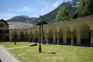 Angoli e Scorci di Gressoney Saint Jean - Piazza della Chiesa