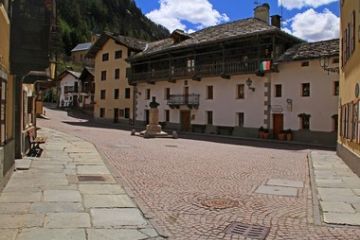 Angoli e Scorci di Gressoney Saint Jean - Piazzetta centro