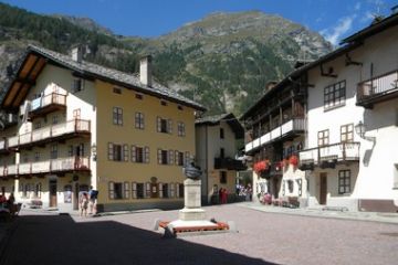 Angoli e Scorci di Gressoney Saint Jean - Piazza Umberto I