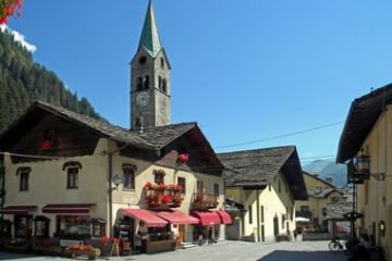 Angoli e Scorci di Gressoney Saint Jean - Piazzetta centro
